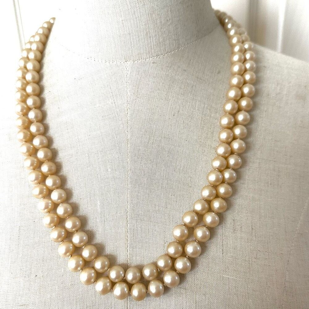 Vintage double strand faux pearl necklace